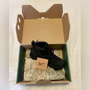 Woman’s Danner pub garden lace up boots - new, never worn!